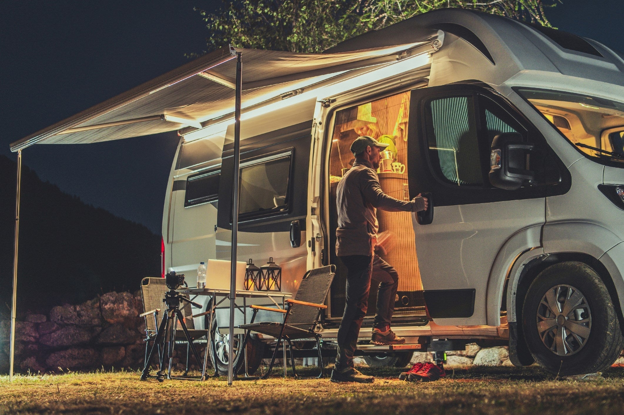 Smart Flooring Choices for Your RV or Camper: Lightweight, Durable & Road-Ready Options