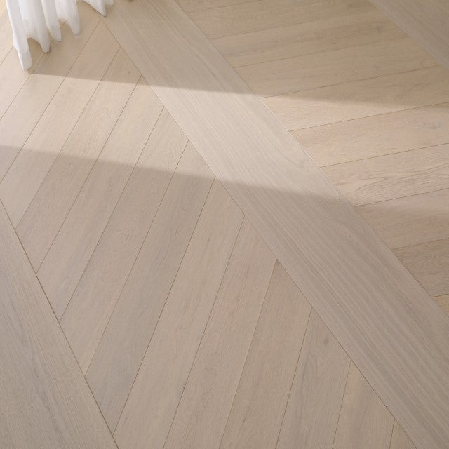 Hardwood Euro Oak Engineered Wood Chevron 25.2" x 5" x 5/8", 4mm Bella/515