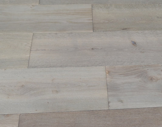 Hardwood Pyrenees VC-OCHE-PN Villa