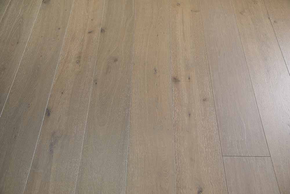Hardwood Euro Oak Engineered Wood 86.61" x 8.66" x 5/8", 4mm Villa/307