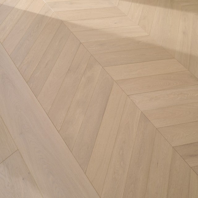 Hardwood Euro Oak Engineered Wood Chevron 25.2" x 5" x 5/8", 4mm Bella/517