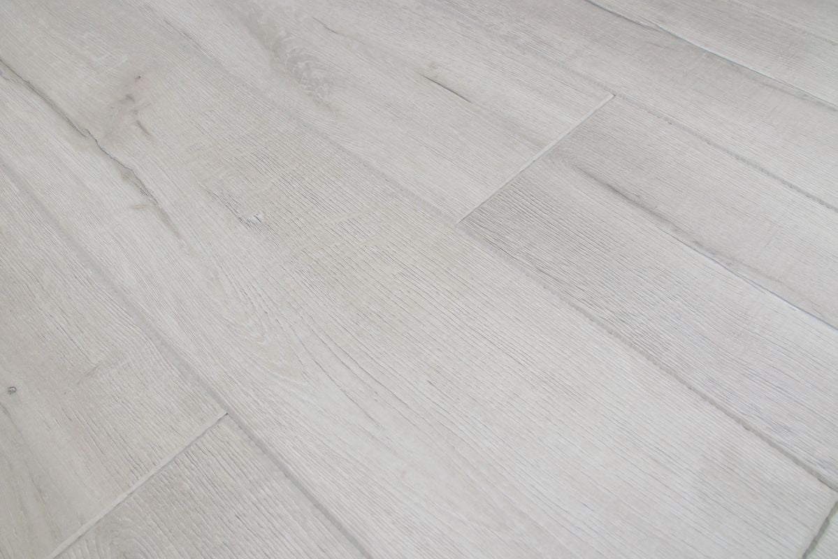 Laminate  12mm English Oak 80H01 80 Hours Water Resistant